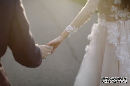 柑橘蜂蜜国产色婷婷精品人妻蜜桃成熟时，大自然的甜蜜馈赠与健康守护者